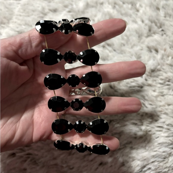 Black Rhinestone Stretch Statement 8" Bracelet Silver Tone Prong Set Stones New - Picture 5 of 5